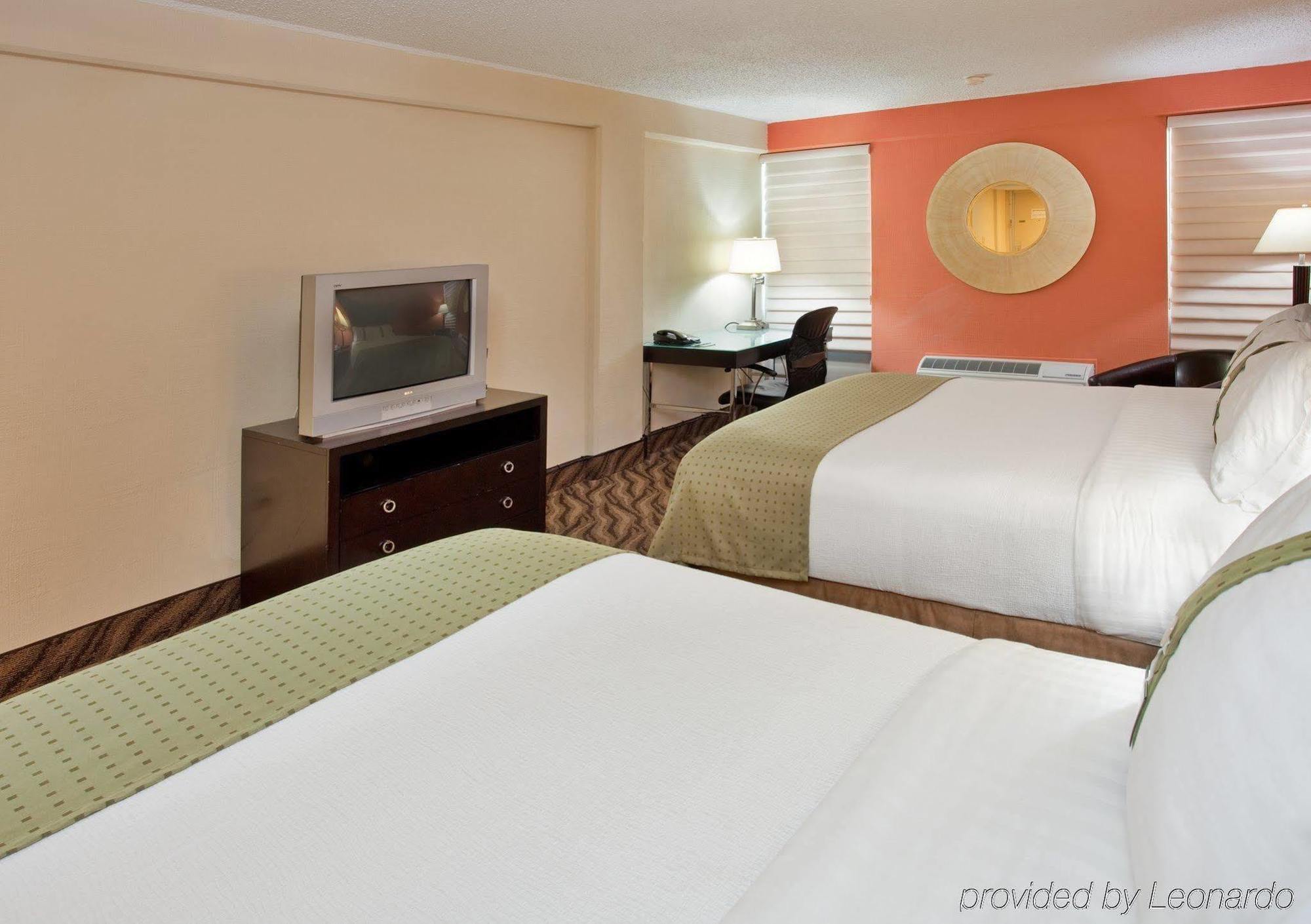 Holiday Inn At The Campus, An Ihg Hotel Manhattan Room photo